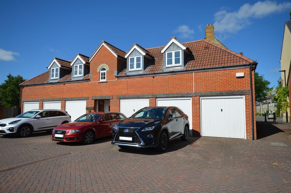 Property photo 1 of 9 Front