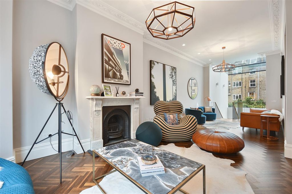 Property photo 1 of 18 Aynhoe Road - Reception.Jpg