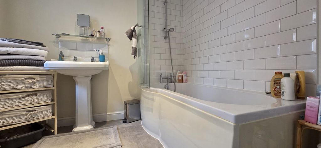 Property photo 3 of 6 Communal Bathroom