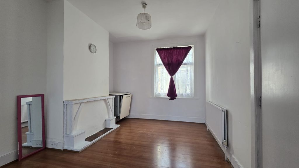 Property photo 3 of 7 Gallery