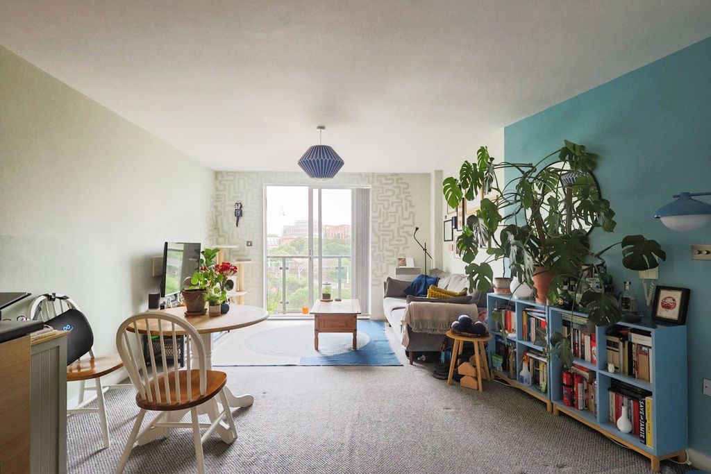 Property photo 3 of 9 Photo