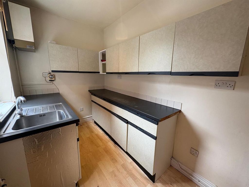 Property photo 3 of 15 Kitchen
