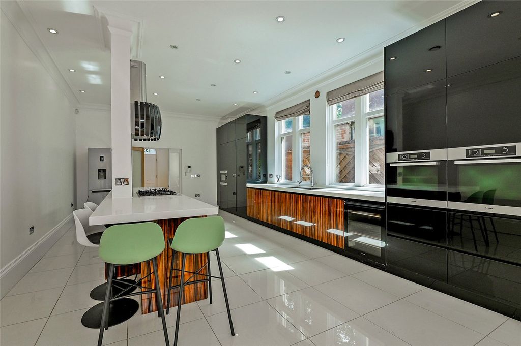 Property photo 3 of 14 Kitchen