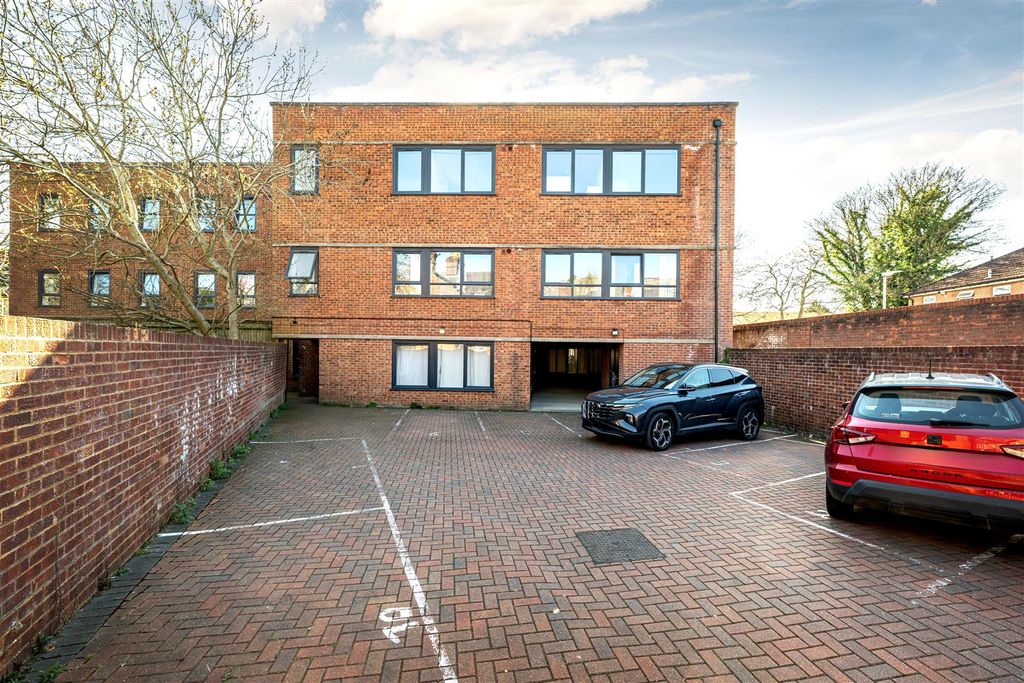 Additional image 8 of 1 bed flat to rentVictoria House, High Wycombe HP11