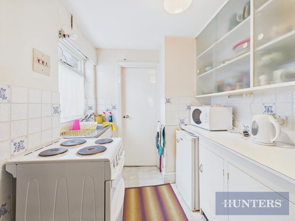 Property photo 3 of 11 Kitchen