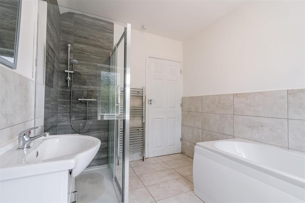Property photo 3 of 31 Approach