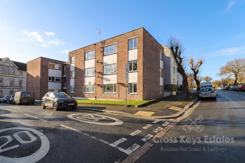 Property photo 1 of 18 Cross Keys Estates