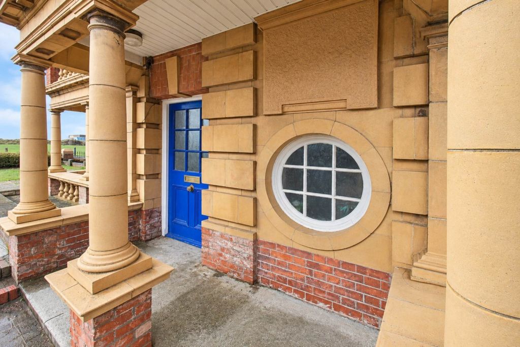 Property photo 2 of 20