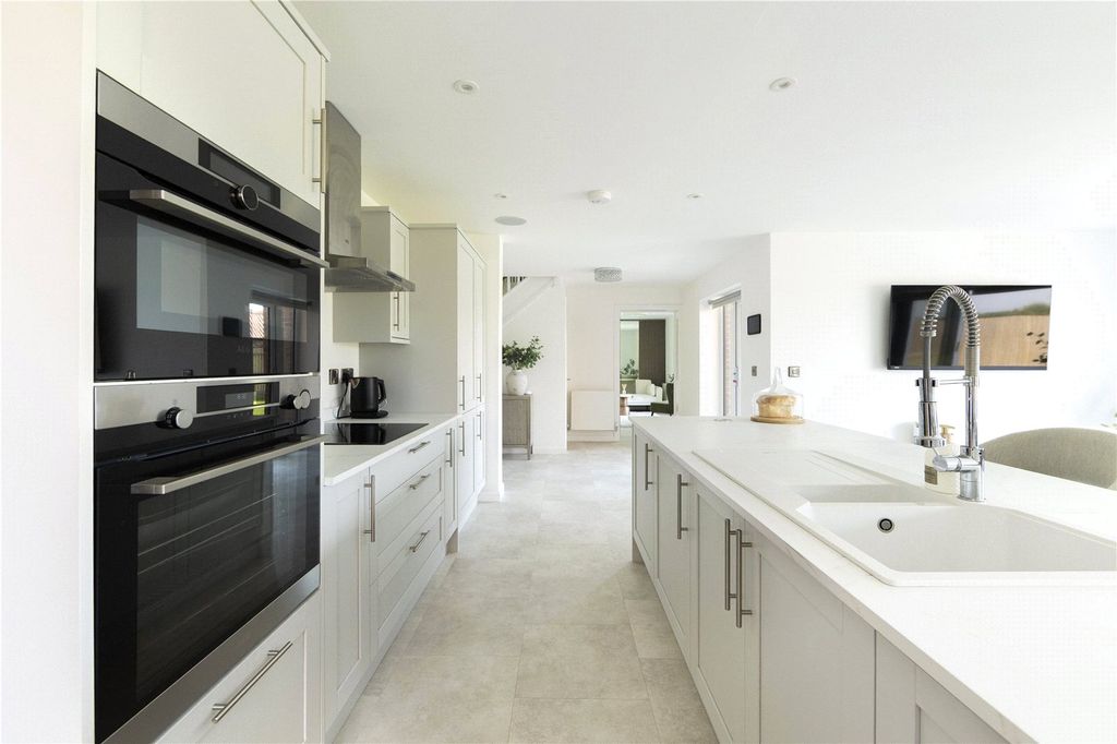 Property photo 1 of 8 Picture No. 14