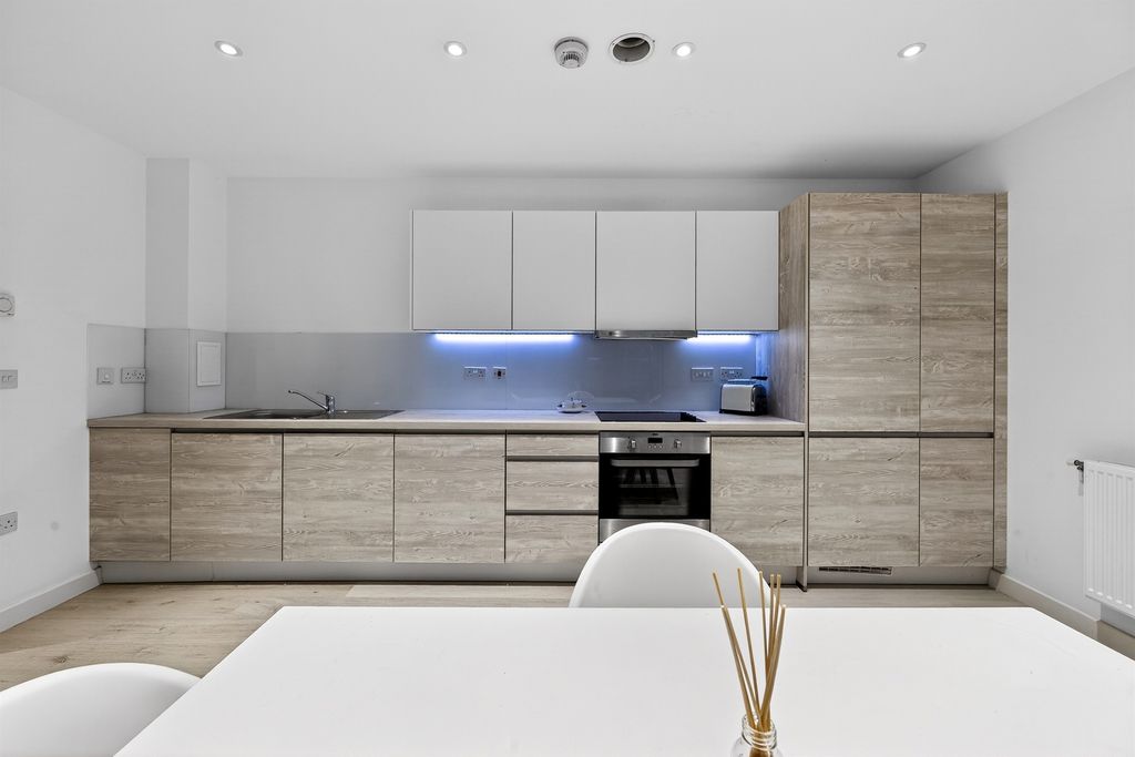 Property photo 2 of 21