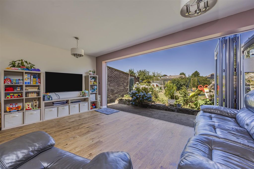 Property photo 2 of 18 14 Nore Crescent, Emsworth-Porticomarketing-Nexa-1