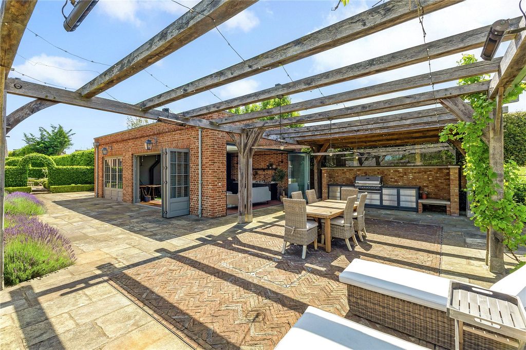 Additional image 13 of 6 bed detached house for saleChurch Gate, High Street, Edlesborough, Buckinghamshire LU6