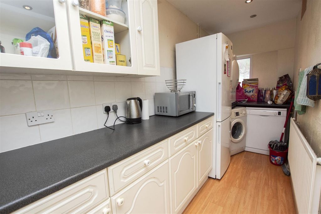 Property photo 1 of 9 Kitchen