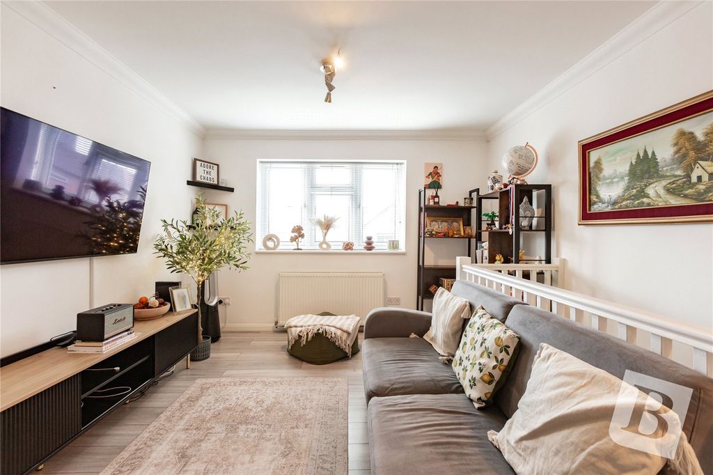 Property photo 2 of 11 Living Room