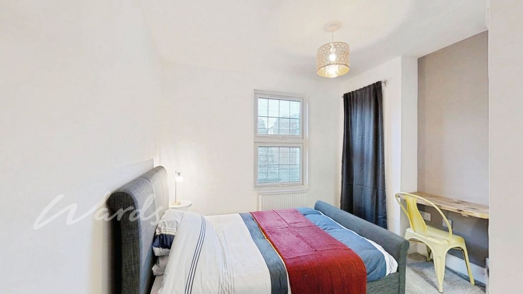 Property photo 2 of 6 Bedroom