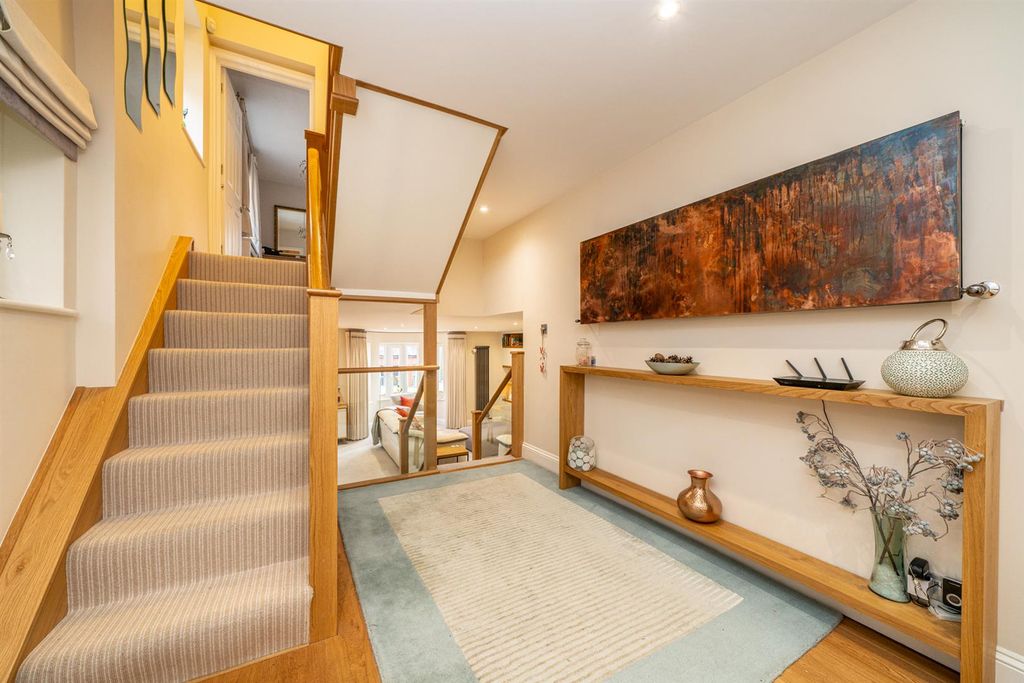 Property photo 3 of 23 A-George-Street-1006.Jpg