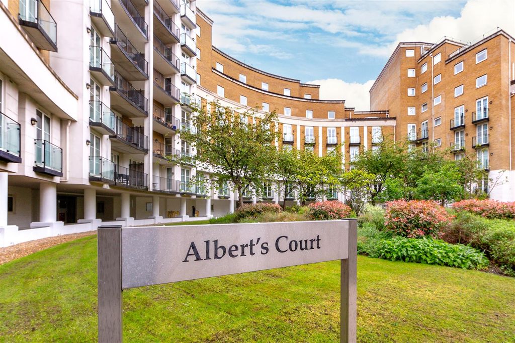 Property photo 2 of 21 Albert's Court