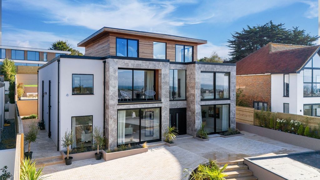 Property photo 2 of 48