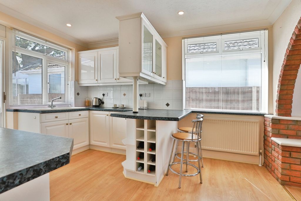 Property photo 3 of 18 Pbox-Img.Jpg