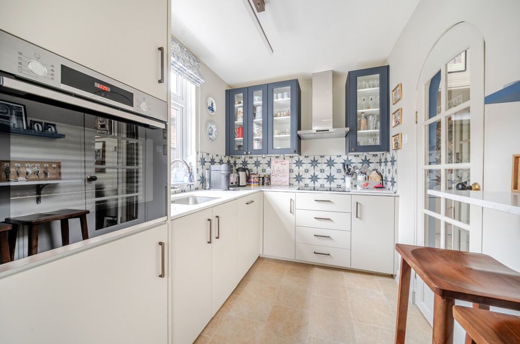 Property photo 2 of 22