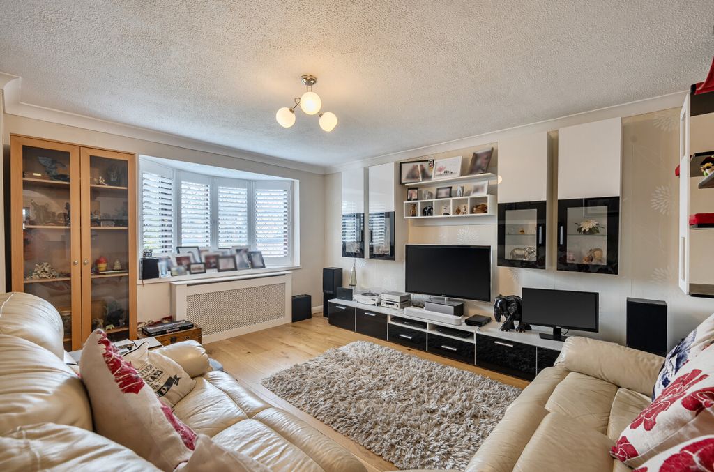 Property photo 2 of 12 1406445-26-698099...