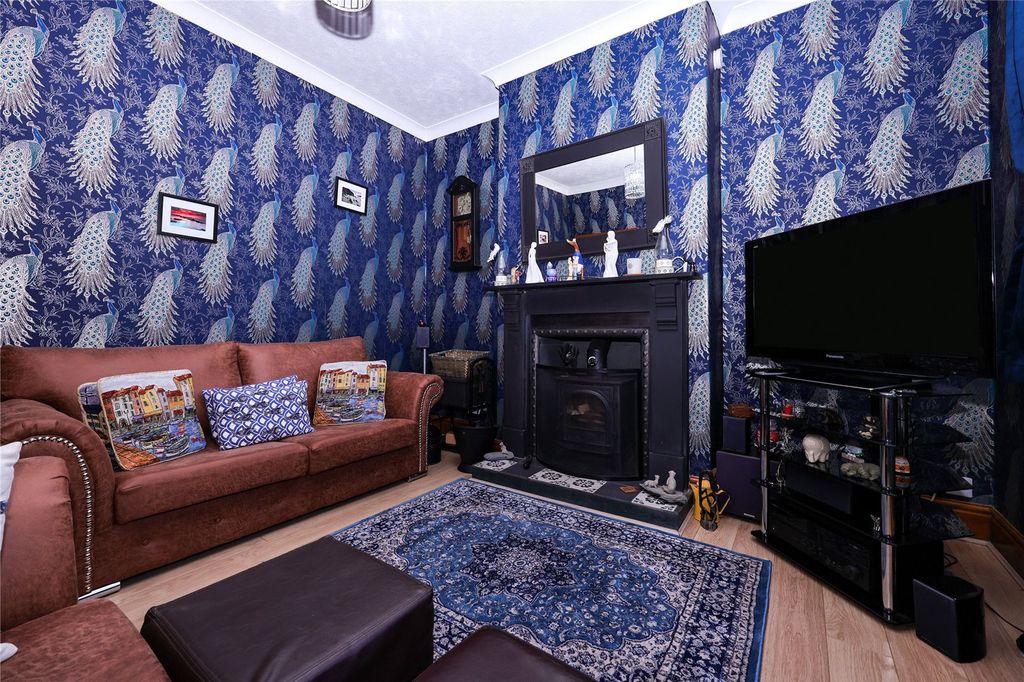 Property photo 3 of 10 Living Room