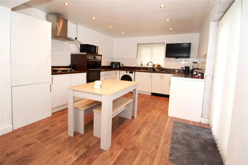 Property photo 2 of 13 Picture No. 21