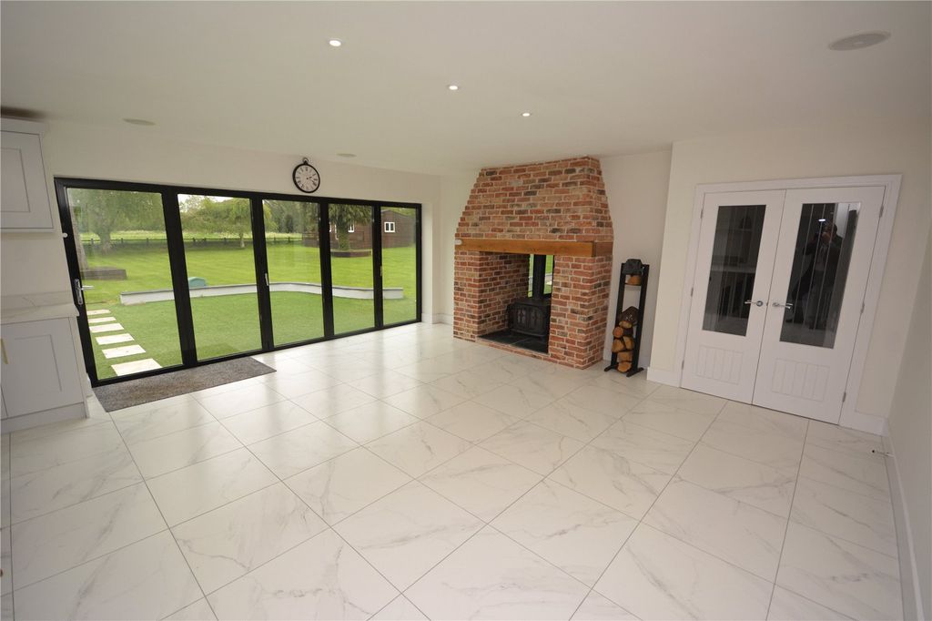 Property photo 2 of 14 Dining Room