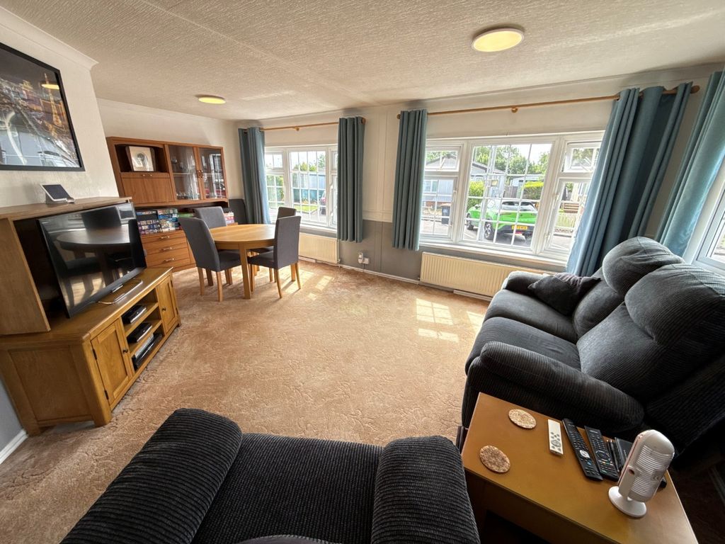 Property photo 3 of 18 4391532
