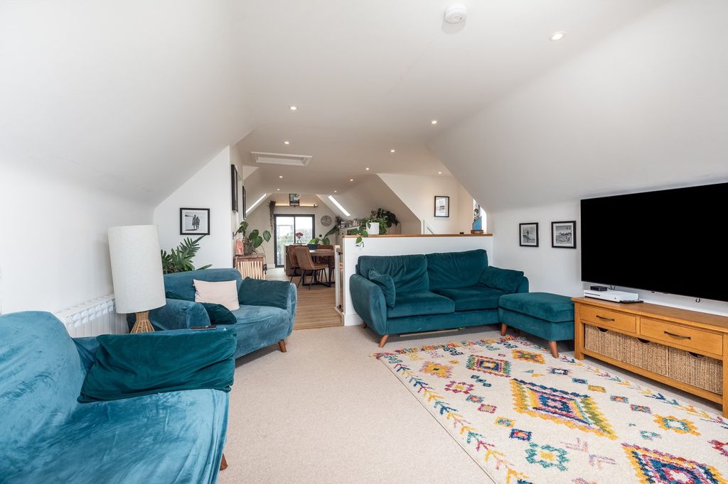 Property photo 3 of 37