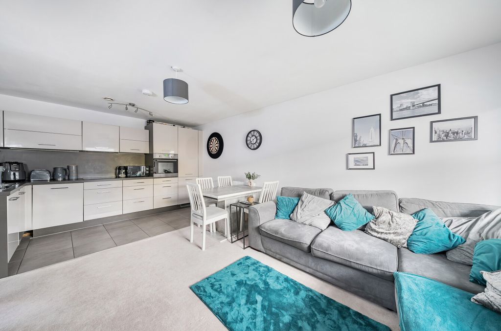 Property photo 2 of 15 1376089-5-6912294...