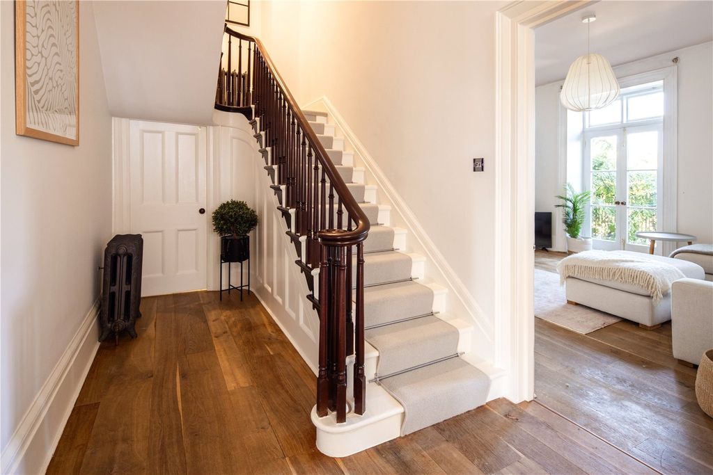 Property photo 3 of 21 Entrance Hall