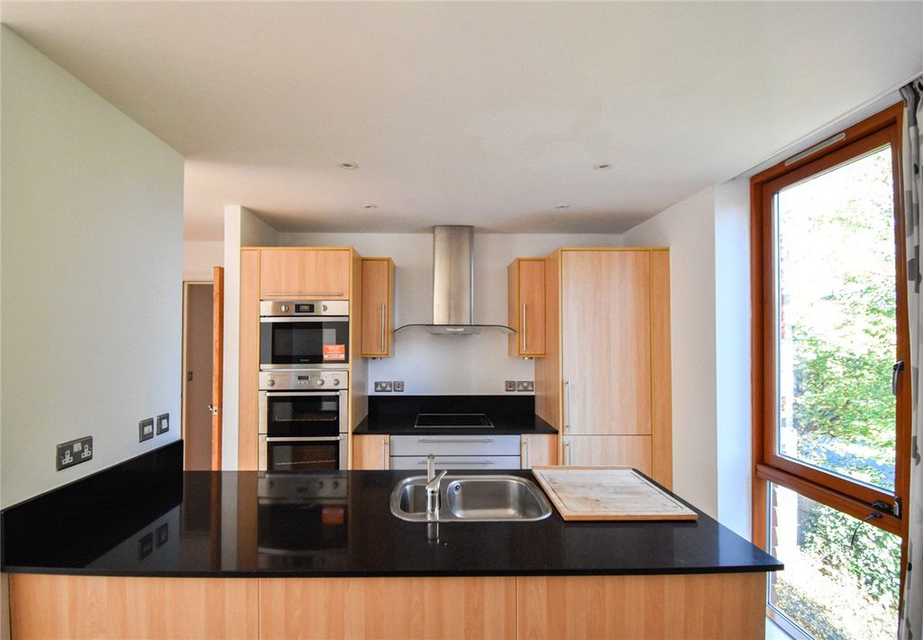 Property photo 3 of 11 Picture No. 27