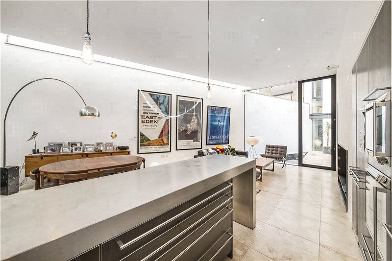 Property photo 2 of 10 Kitchen