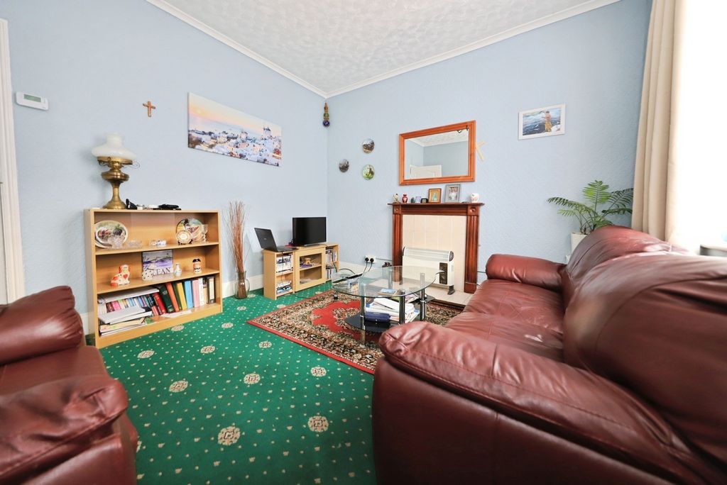 Property photo 2 of 17 Photo