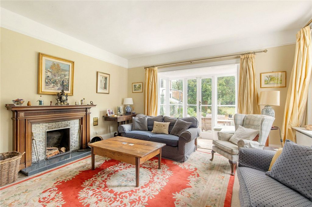 Property photo 2 of 14 Sitting Room