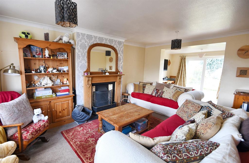 Property photo 2 of 9 Sitting Room