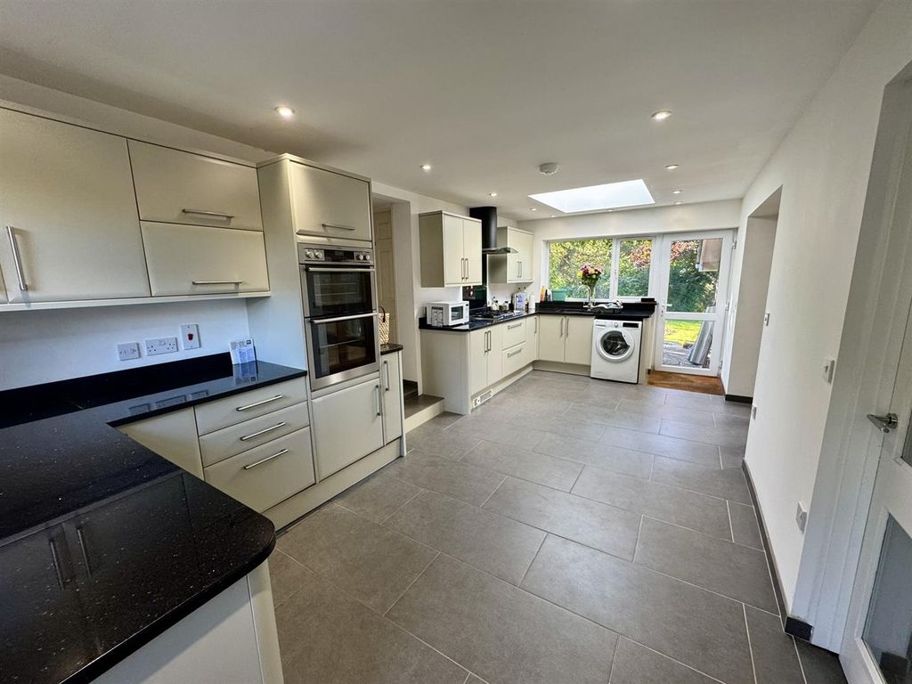 Property photo 3 of 23 Kitchen