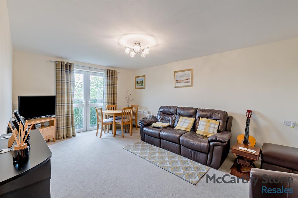 Property photo 3 of 25 8660268-Interior03-800.Jpg