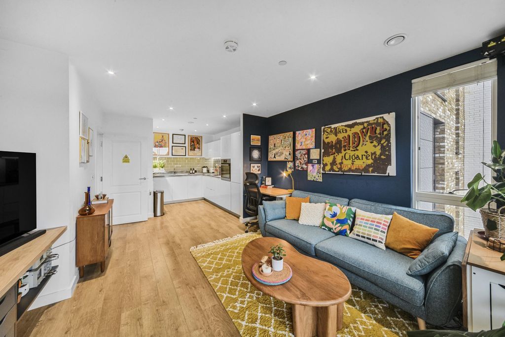 Property photo 1 of 22 Living Area