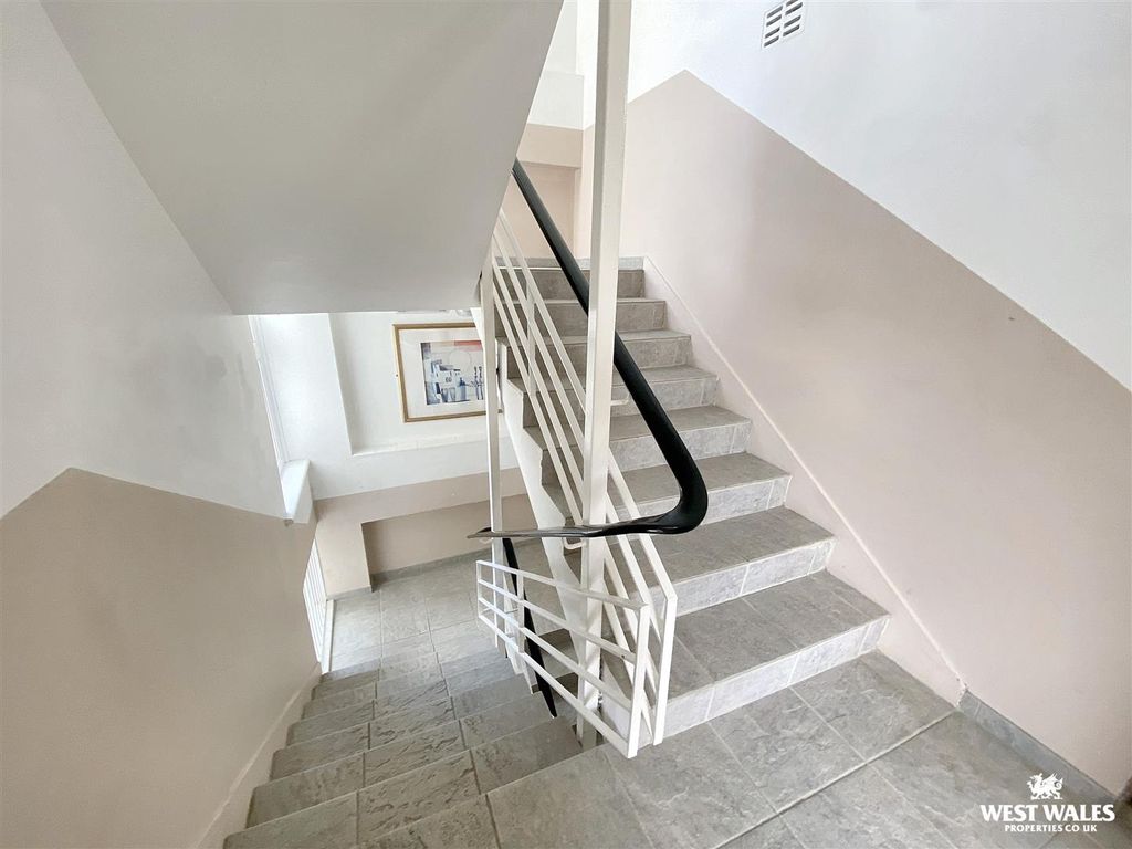 Additional image 15 of 2 bed flat for saleMilford Street, Saundersfoot SA69
