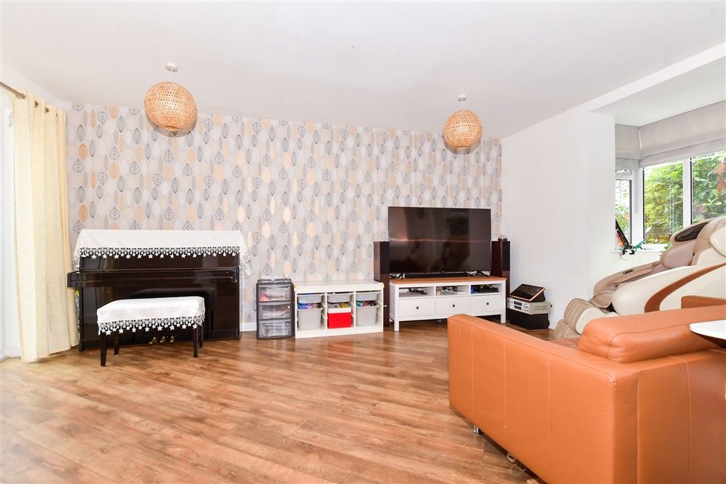 Property photo 1 of 17 Lounge