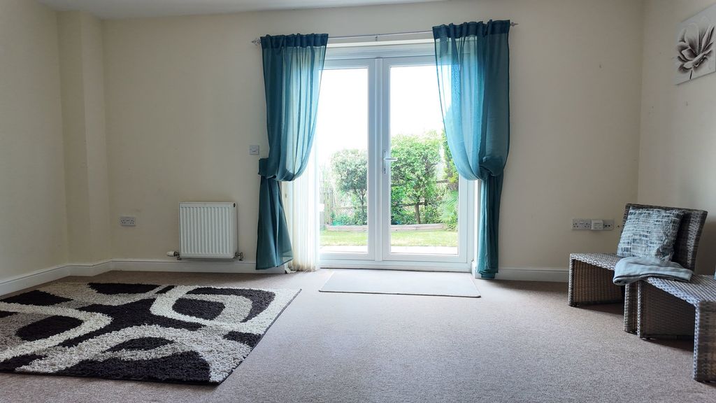 Property photo 3 of 11