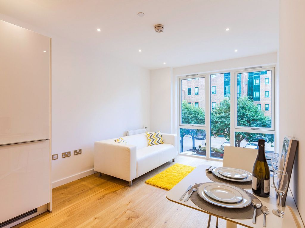 Property photo 3 of 12 Docklands E14