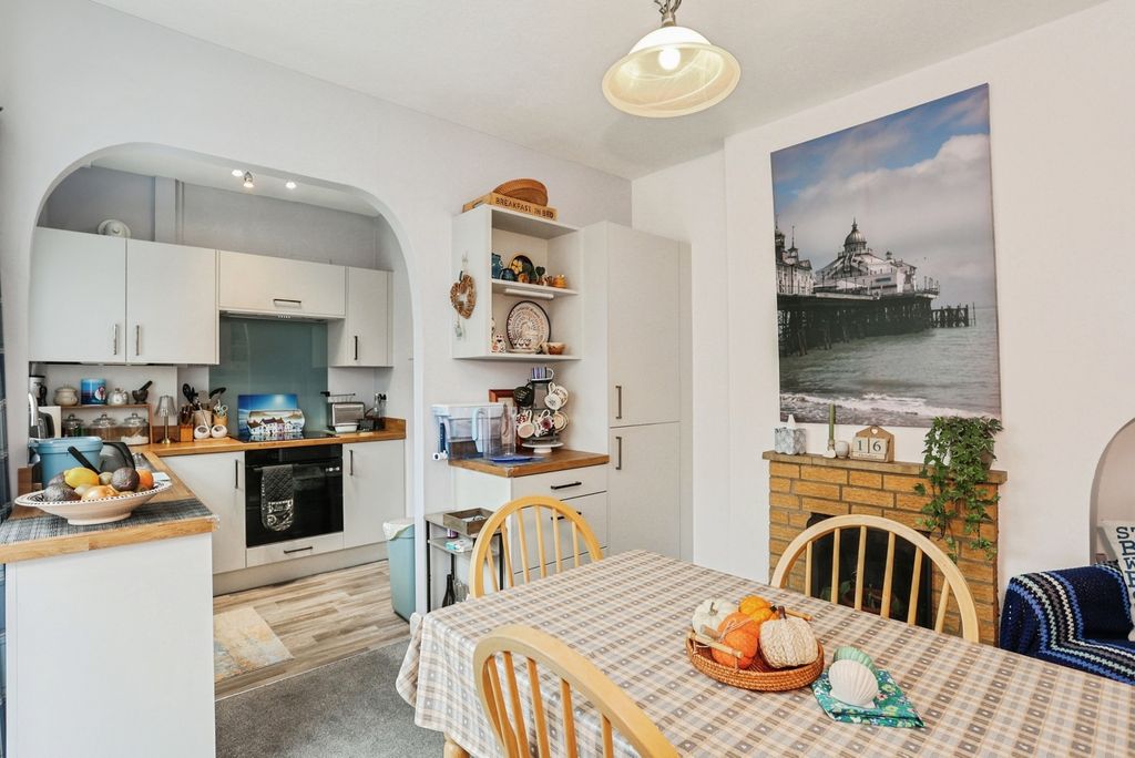 Property photo 2 of 17 Photo