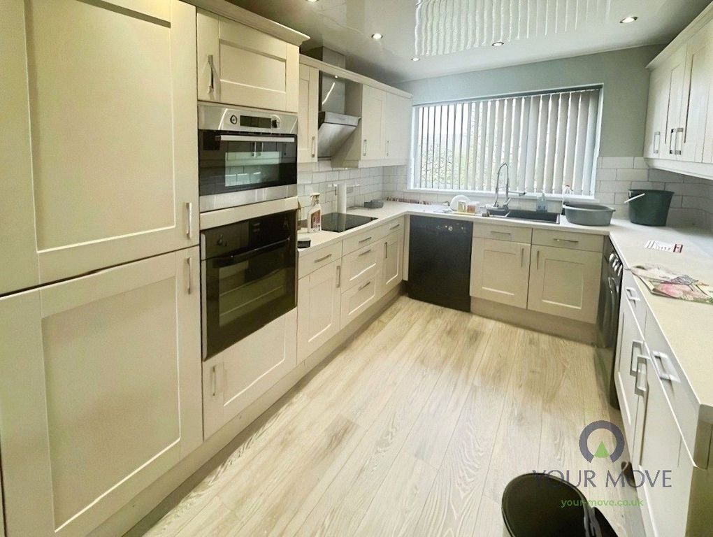 Property photo 2 of 12 Kitchen