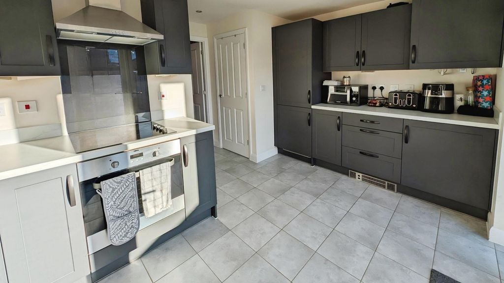 Property photo 2 of 12 Pbox-Img.Jpg