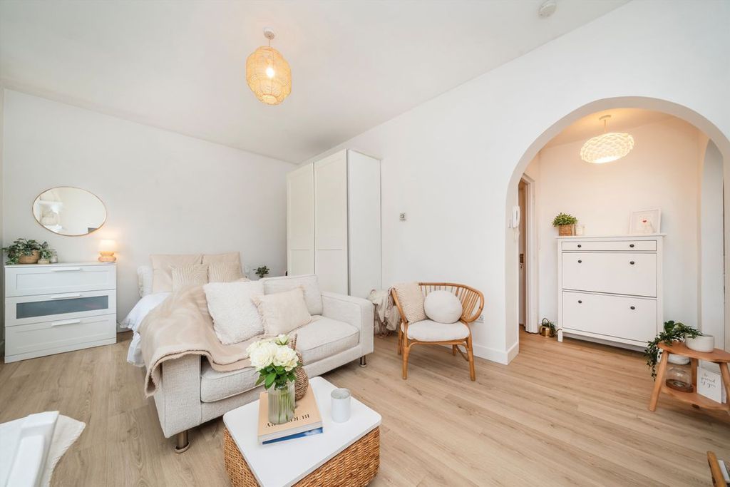 Property photo 1 of 4