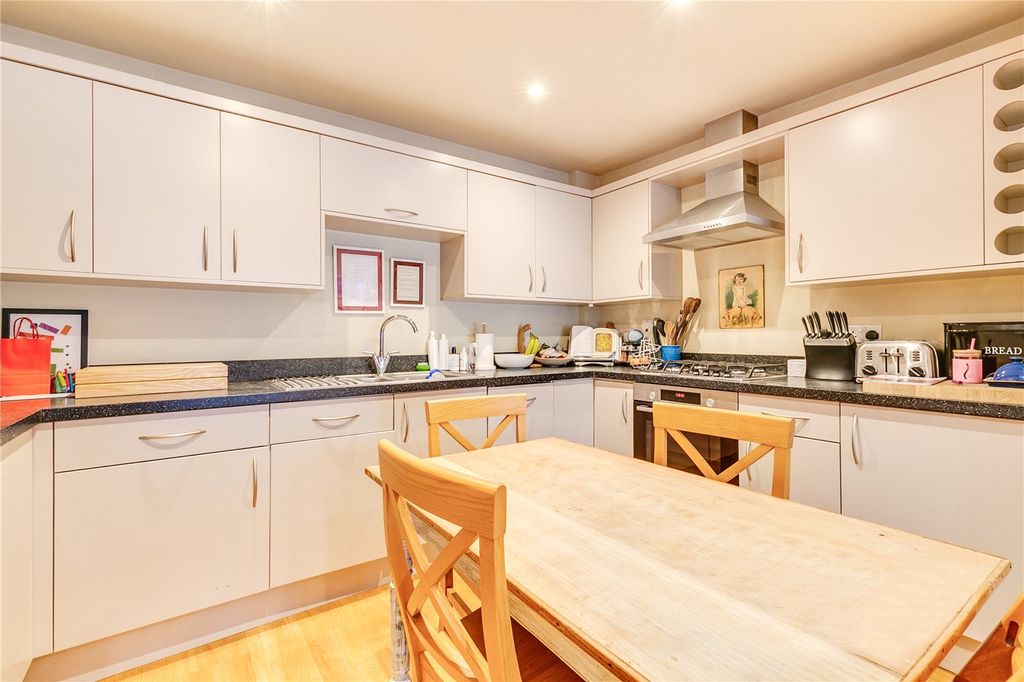 Property photo 2 of 21 Picture No. 16