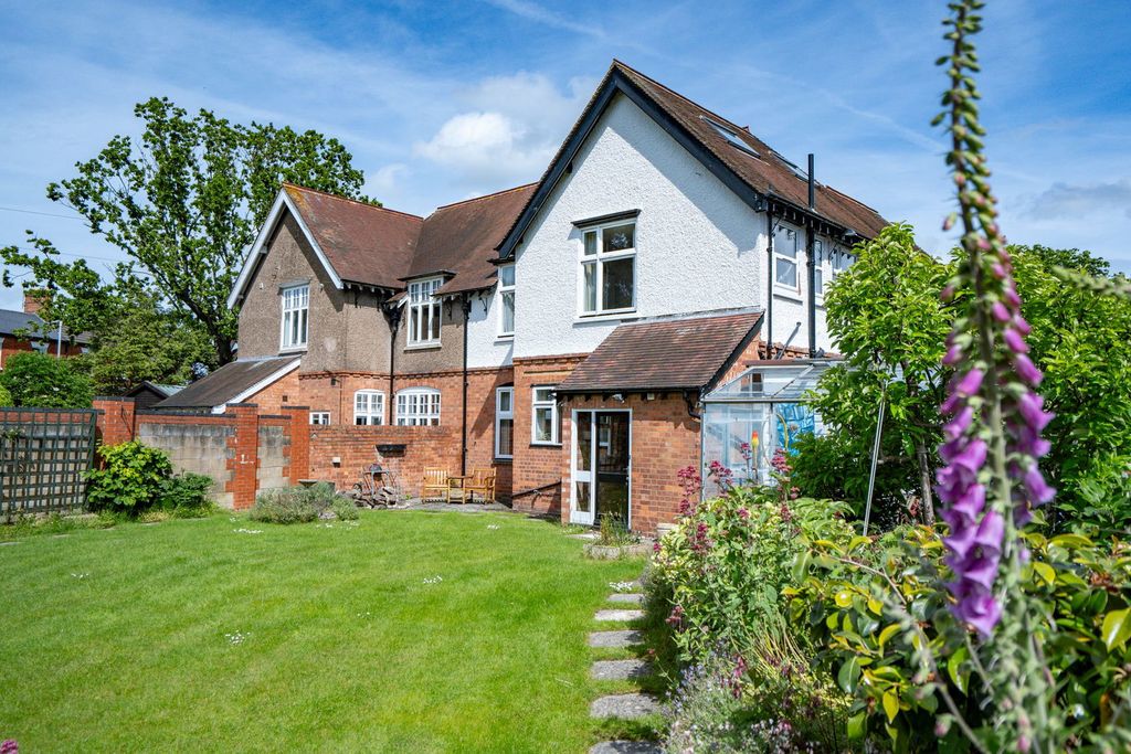 Property photo 2 of 30